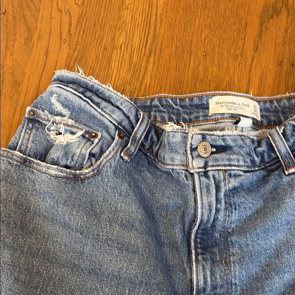Abercrombie & fitch women’s The 90s Relaxed Jean
High Rise size 32/14 - Picture 4 of 8